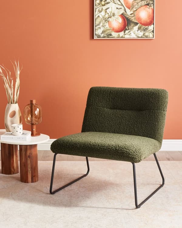Aksentstol Grønn Boucle Polstring Bredt Sete Vintage Design Svart Metallramme