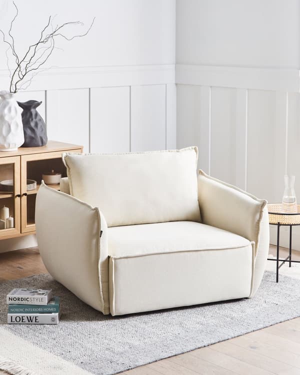 Lenestol Lysebeige Stoff Dypt og bredt sete Lav profil Ryggstøtte og armlener med puter Moderne design