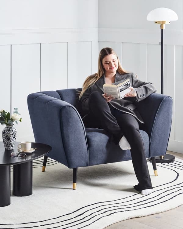 Lenestol Mørkeblå Stoff Dypt og bredt sete Lav ryggstøtte Moderne design Hvilestol