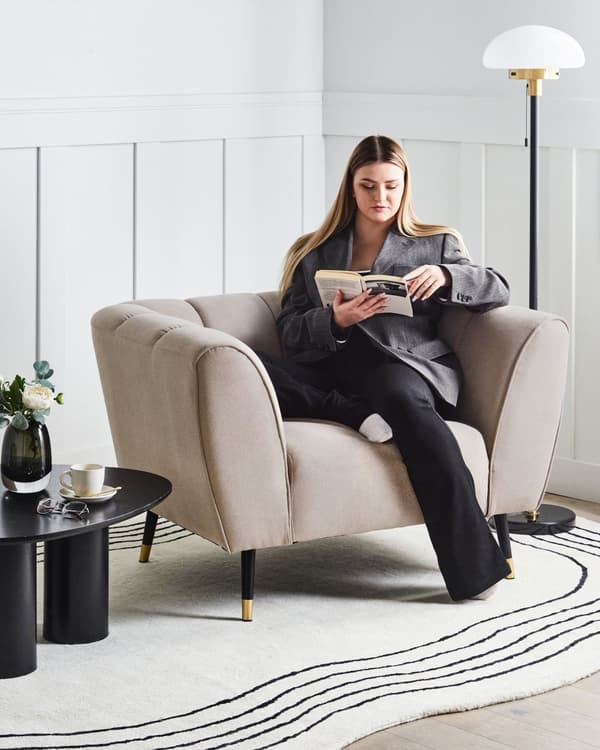 Lenestol Taupe Stoff Dypt og bredt sete Lav ryggstøtte Moderne design Hvilestol