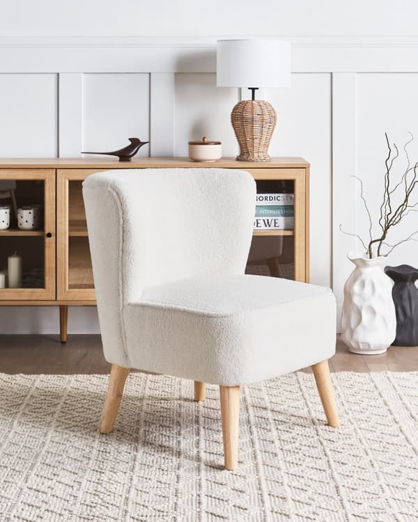 Lænestol Off White Boucle Stuestol til Stuen Læsestol Bred Hvilestol Lav Lounge Stol Plys Polstret Design Møbel