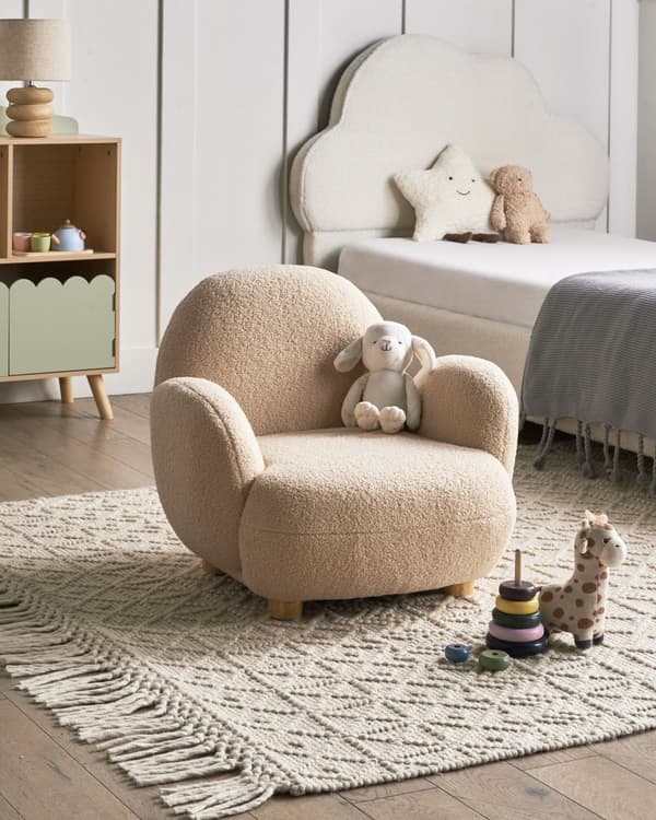 Beige boucle-gyngestol til børn til indretning