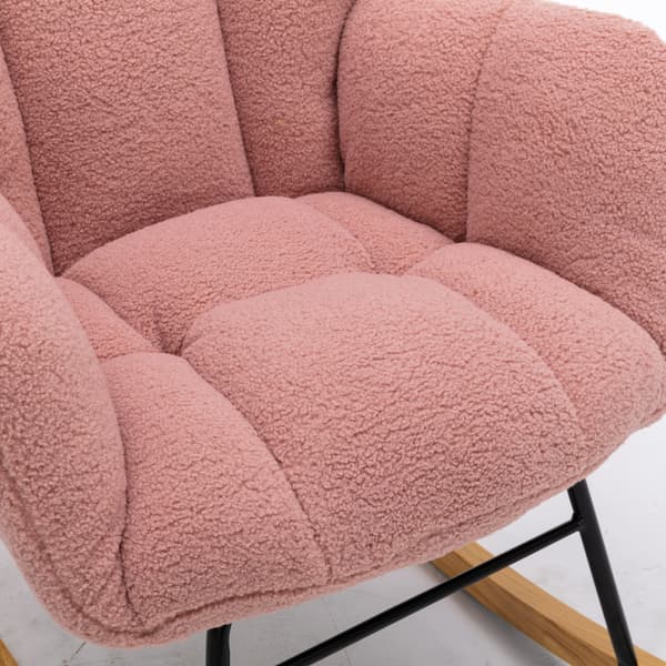 Pink moderne gyngestol i teddystof med tuftet betræk med stofsæde til stue og soveværelse