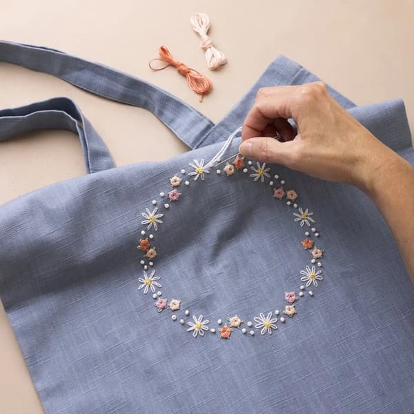 DIY Pysselkit för broderi - Duvblå Tote Bag