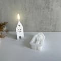 Miniatyrbilde 2 av 8: Silikonform til Stearinlys – Sjarmerende Hus med Vindu 9,5 cm