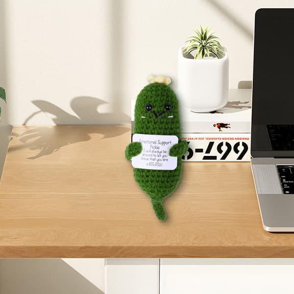 Stickad Gurka - Emotional Support Pickle