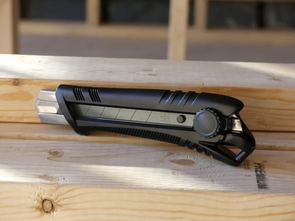 KDS H-16 Job Boss Master Pro musta 25 mm:n segmenttiveitsi (1 x musta terä)