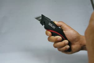 KDS SA-14 Safety Metal Pro sikkerhedskniv (2x sort trapezblad)