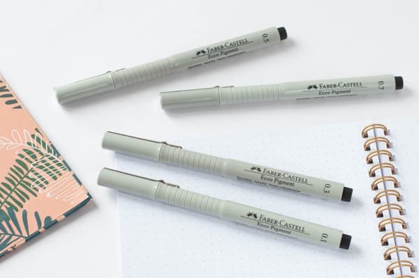 ECCO FABER-CASTELL PIGMENT RITSPENNA 4 ST. FODRAL (0,2 : 0,4 : 0,6 : 0,8 MM) SVART 167004FC