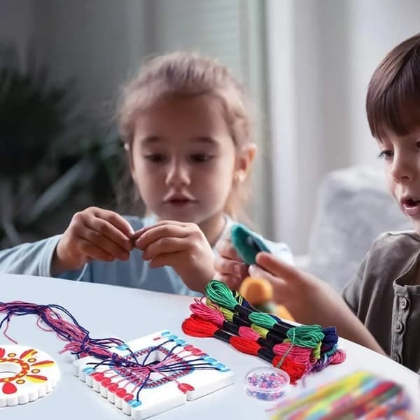 OBOSOE Ystävyys Rannekoru Kit tekeminen peli, DIY koruja Taide käsityö lahjoja Lelut - koruja tekeminen Rannekoru Maker Kit tytöille, syntymäpäivä