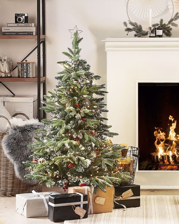 Kunstigt Juletræ Grøn PVC Metalfod 120 cm Dekorativ Snedækket Plastik Juletræ Indendørs med Fyrrekogler Traditionel Julepynt Tilbehør