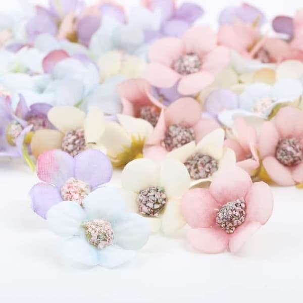 80st Mini konstgjorda blommor Konstgjorda Daisy Head Handgjorda Flerfärgad för bröllop Scrapbooking Dekoration Kläder Acc