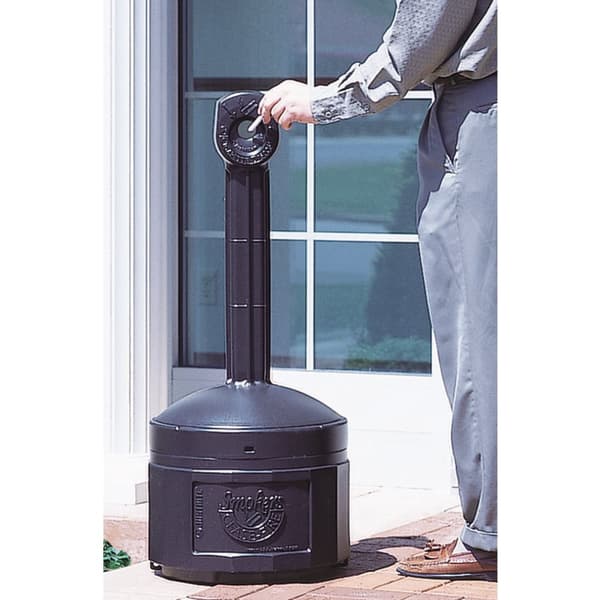 Kaupunki ulkoilutuhkakuppi vakaalla pohjalla. 15L halk. 42cm korkeus 98cm musta