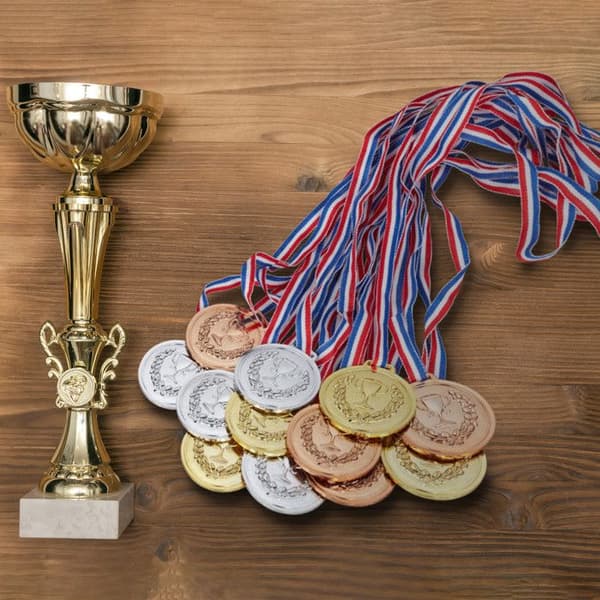 Relaxdays Set med 12 medaljer, för barn, band, fackla, prisutdelning, 6 cm Ø, plast, brons, silver, guld