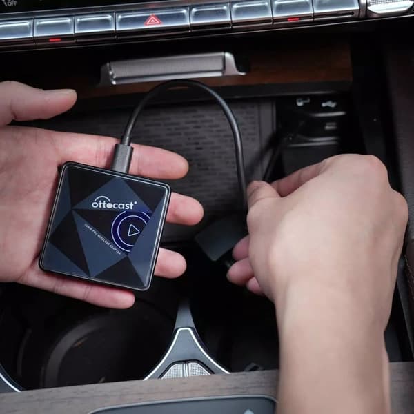 Langaton OTTOCAST U2-AIR Pro -sovitin OEM-langallisiin CarPlay-autoihin