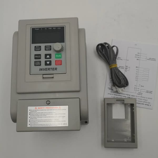 Frekvensomformer, 220V Enfaset Indgang, 220V Trefaset Udgange, 0.1-400 Hz Udgangsfrekevens,2.2KW 220V(hvid)