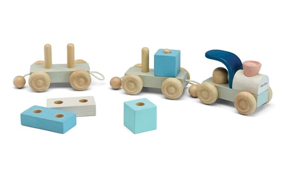 Tåg med klossar - träleksak från Plantoys