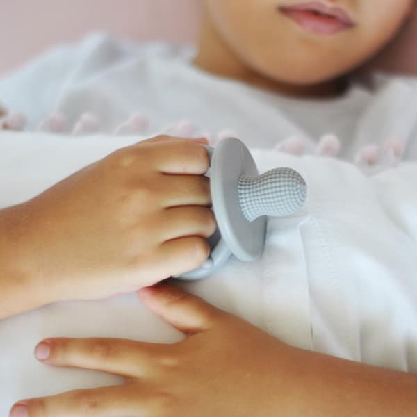 MiniKOiOi Bitring Gumy Grå