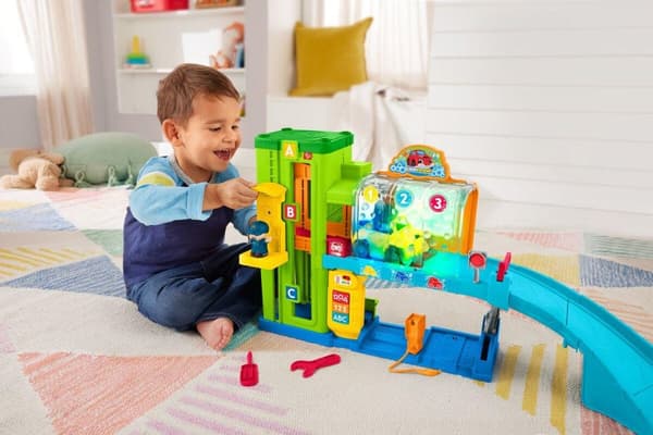 Fisher Price Little People Light up Learning Garage