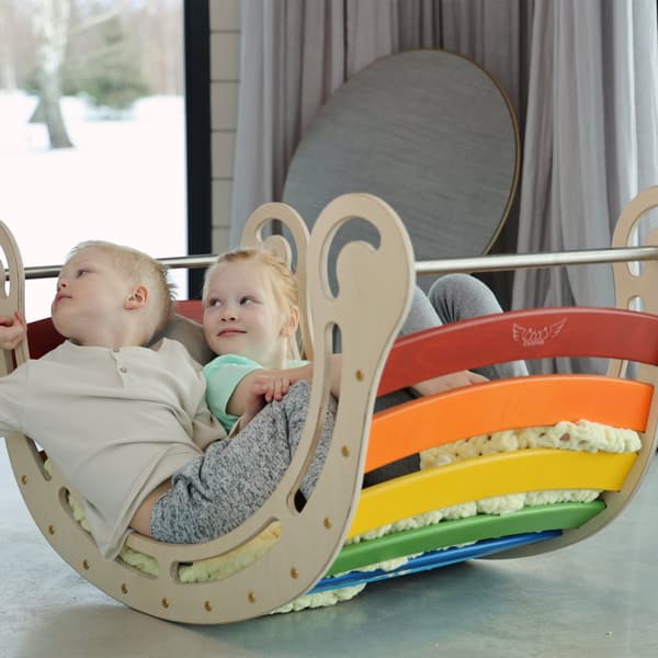 KateHaa XXL kiipeilyteline Puinen kiikkulauta, jossa on kiipeilyseinä sateenkaaren väreissä | Kiipeilyteline sisätiloissa / Kiipeilyteline lapsille