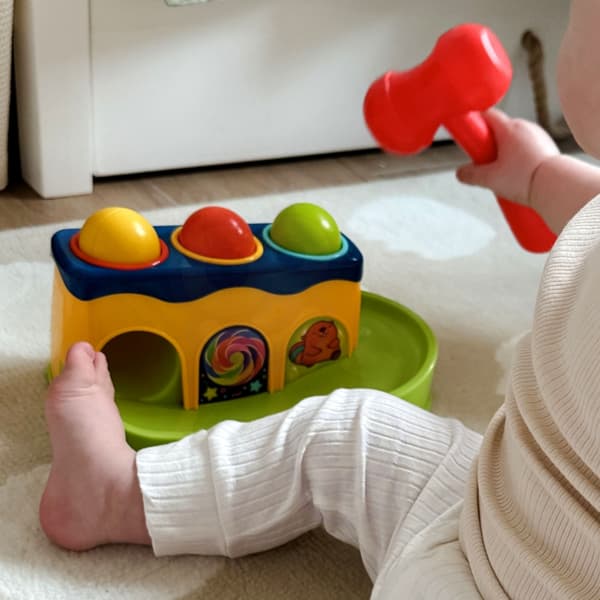 WOOPIE BABY Värikäs läpiheitolelu Montessori-vasaralla
