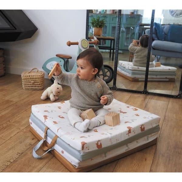 Malin TINEO LITTLE FARMER 3-in-1 -leikkimatto - Monitoiminen kehittyvä matto - 120x120 cm