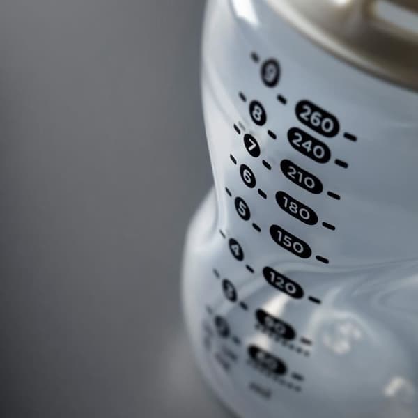 Tommee Tippee - Paket med 6 Closer to Nature-flaskor - Anti-kolik ventilspene - 260ml - Fluorescerande flerfärgad