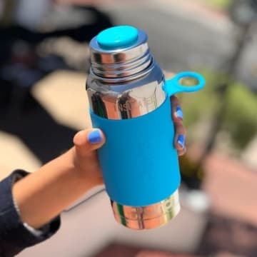 Pura skruvkork av stål med täcklock av silikon - aqua