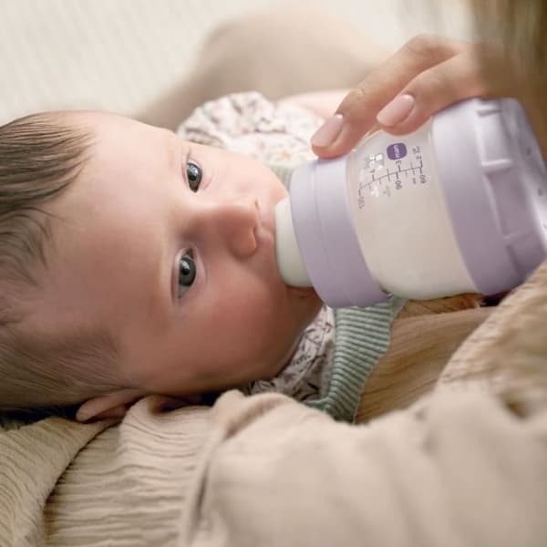 Set med 2 nappflaskor - MAM - Enkel start - Anti-kolik - 160 ml - Flow 1 napp - Lila + Sand