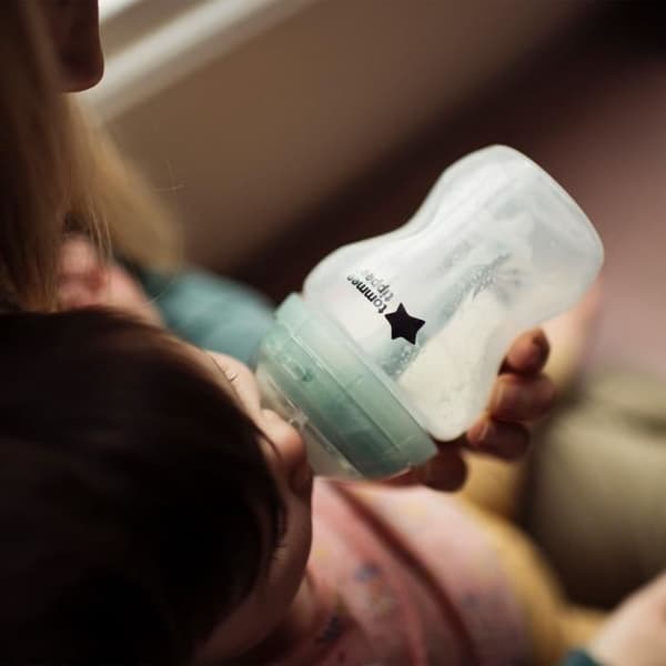 Nappflaskset - TOMMEE TIPPEE - Avancerad antikolik - 4x 150 ml / 260 ml nappflaskor - 2x nappar - Antikolik - Nyfödd
