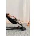 Pikkukuva 10 / 11: BabyBjörn Bouncer Balance Soft Woven -sitteri, black/grey