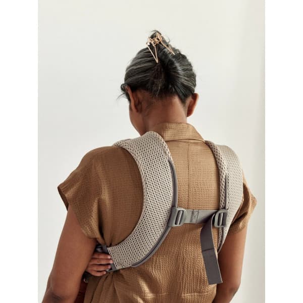 BabyBjörn Carrier One Air -bärsjal, Grå Beige 3D Mesh
