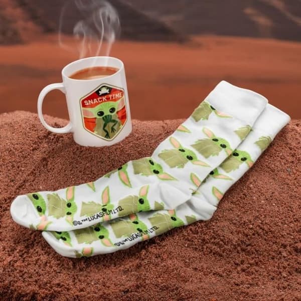 Barnmugg och strumpor Set Licensierad Star Wars The Mandalorian presentset