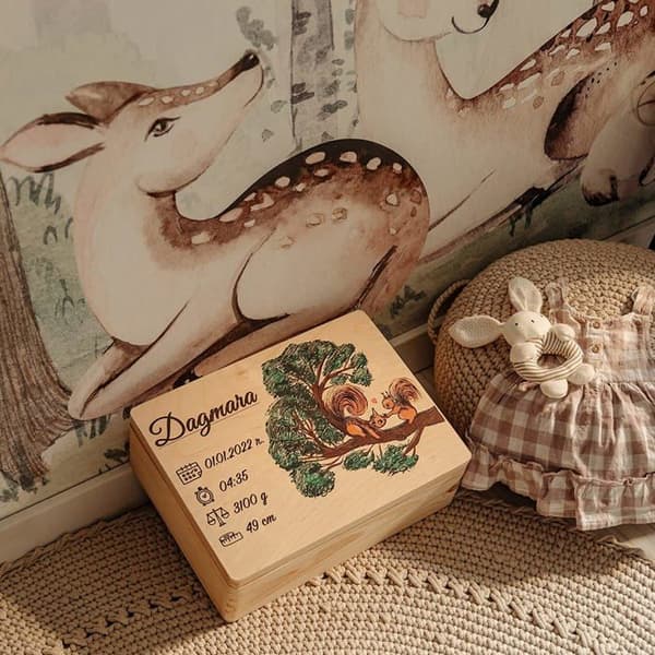 Födelseask - Minneslåda för baby - Anpassningsbar födelsepresent - 40 x 30 x 14 cm - Ekorremönster