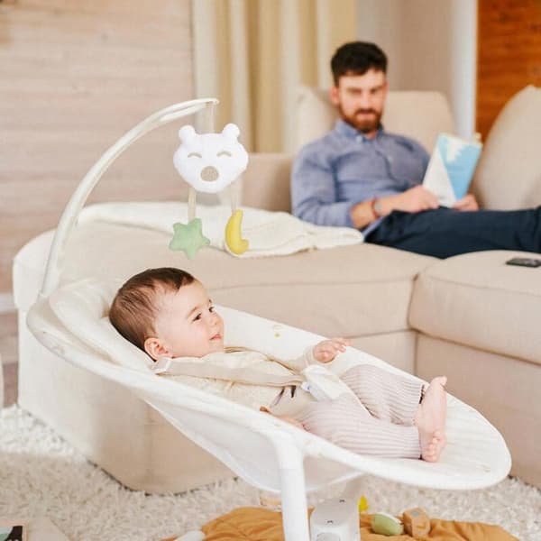 Badabulle Electric Baby Side Swing - 3 svinghastigheter - 8 vaggvisor - Play Arch, Cream
