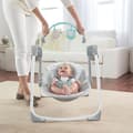 Miniatyrbillede 3 af 5: INGENUITY Comfort 2 Go™ Kompakt Gynge - Imaginative Forest
