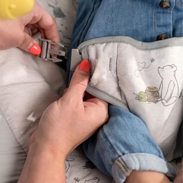 Babyskridstol - DISNEY BABY - WINNIE THE POOH - Bue med aftageligt pædagogisk legetøj - Justerbar fra 0 til 6 måneder