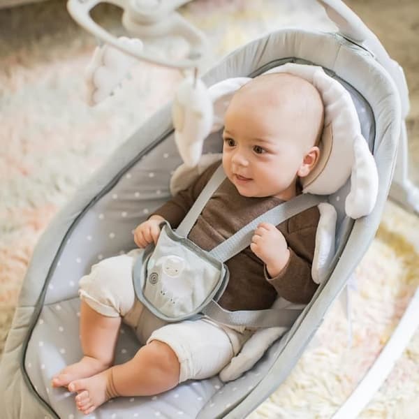 INGENUITY Automatisk gungande babysitter - Gosig lamm