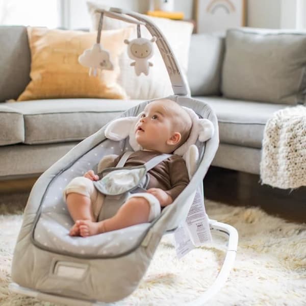 INGENUITY Automatisk gungande babysitter - Gosig lamm