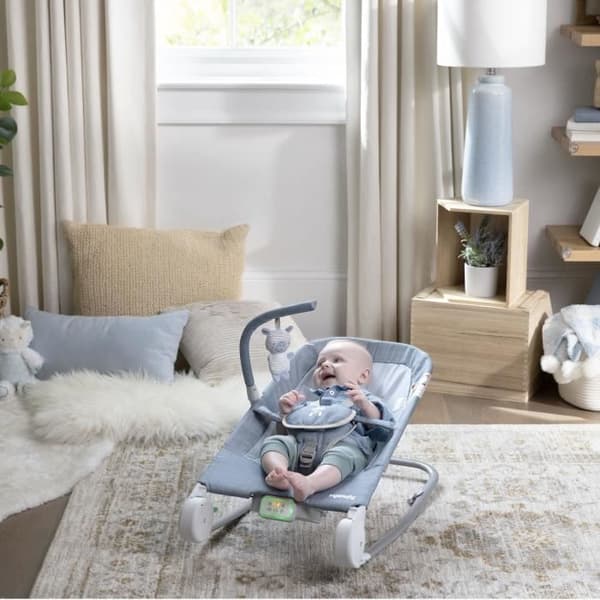 INGENUITY Happy Belly Rock-to-Bounce sæde - Musik - Vibrationer - Aftagelig aktivitetsbue - Zebra tøjdyr -
