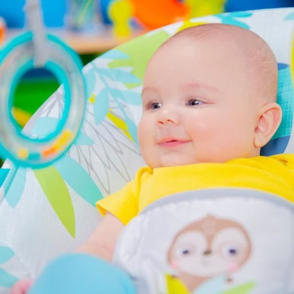 BRIGHT BEGINS Rainforest Vibes Vibrerande Bouncer