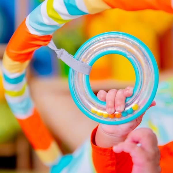 BRIGHT BEGINS Rainforest Vibes Vibrerande Bouncer