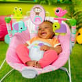 Miniatyrbillede 4 af 6: BRIGHT STARTS Baby Bouncer Dyr - Pink, Beroligende Vibrationer, Aktivitetsbue med Interaktivt Legetøj