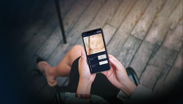 Motorola VM855 CONNECT 5,0” bärbar Wi-Fi-videobabyvakt med flexibelt spjälsängsfäste, vit/guld Motorola | L | 5” TFT-färgskärm med 480 x 272 upplösnin