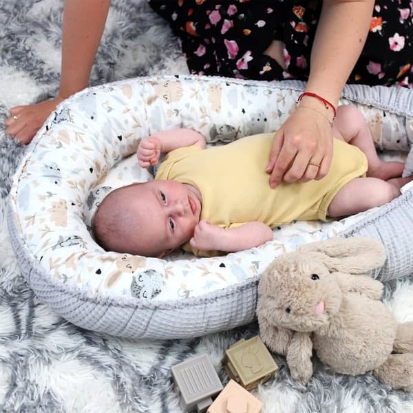 Babynest vastasyntyneen vauvan puskuri 90x50 cm - cocoon Käsintehty kaksipuolinen puuvillavohveli babynest kanin harmaalla