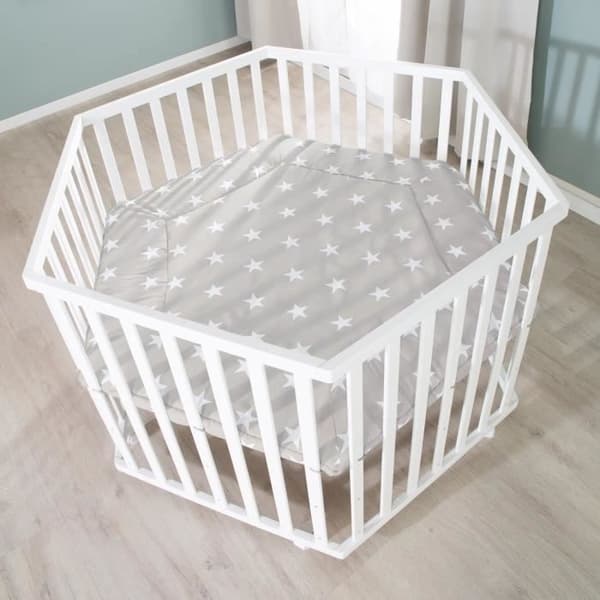 ROBA LITTLE STARS Hegaxonal Baby Lekhage - Justerbar Höjd - Vadderat Överdrag - Bromsade Hjul - Vitlackerat Trä - Stjärnmönster