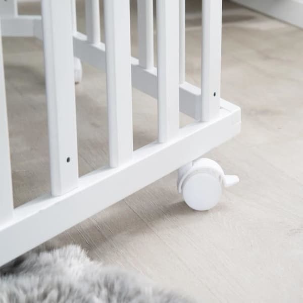 ROBA LITTLE STARS Hegaxonal Baby Lekhage - Justerbar Höjd - Vadderat Överdrag - Bromsade Hjul - Vitlackerat Trä - Stjärnmönster
