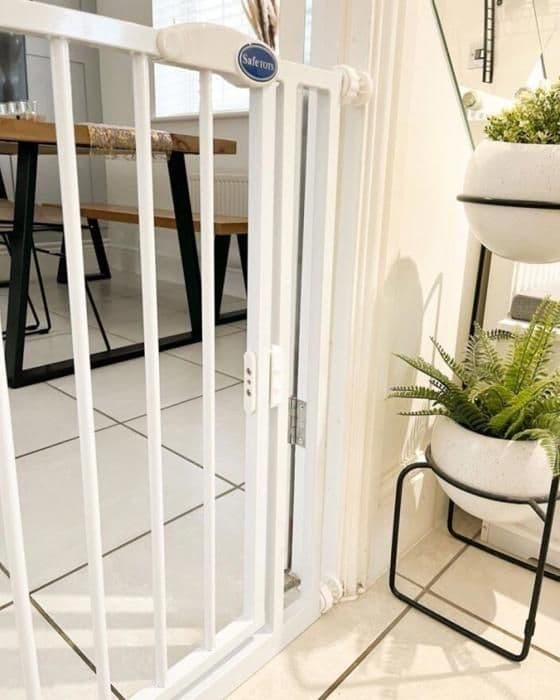 Automatiskt stängande säkerhetsgrind - SAFETOTS - Smalare 61cm - 66,5cm