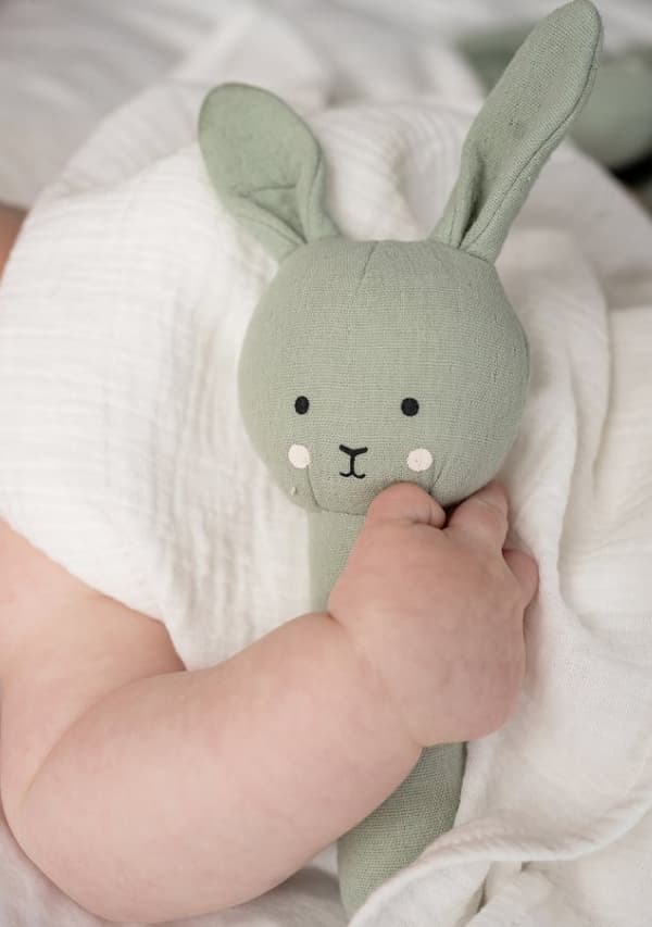 Babypresent Bunny Skallra och Snuttefilt Grön Jabadabado