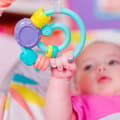 Miniatyrbild 6 av 6: BRIGHT STARTS Pink Flamingo Baby Bouncer, lugnande vibrationer, Activity Arch med interaktiva leksaker